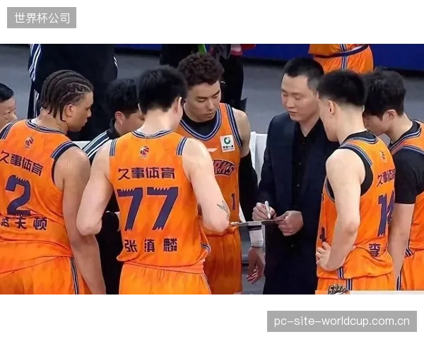 季后赛四强出炉,常规赛前四名上海、北京、深圳、广厦成功会师半决赛。 季后赛四强出炉,常规赛前四名上海、北京、深圳、广厦成功会师半决赛。